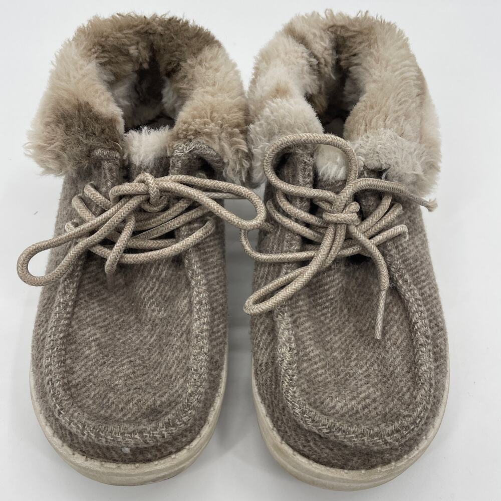 HEY DUDE Britt Bootie Youth Size 12 Sherpa Lined Lace Up Lightweight Shoe